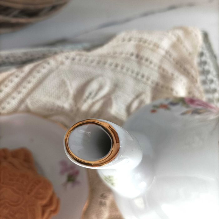 Bardzo dekoracyjny dzbanek do herbaty. Czajnik. Imbryk. Czajniczek.