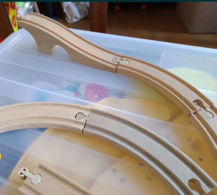 Conjunto pistas madeira e comboio IKEA