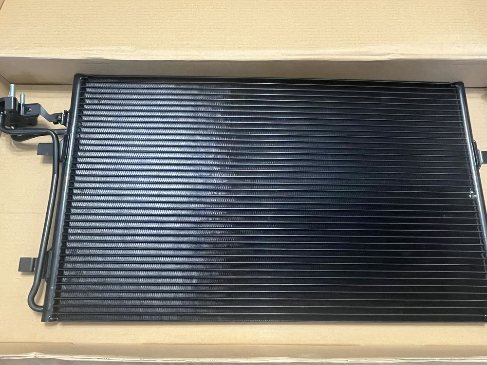 Радіатор кондиціонера THERMOTEC KTT110117 Volvo V50, S40, C30, C70