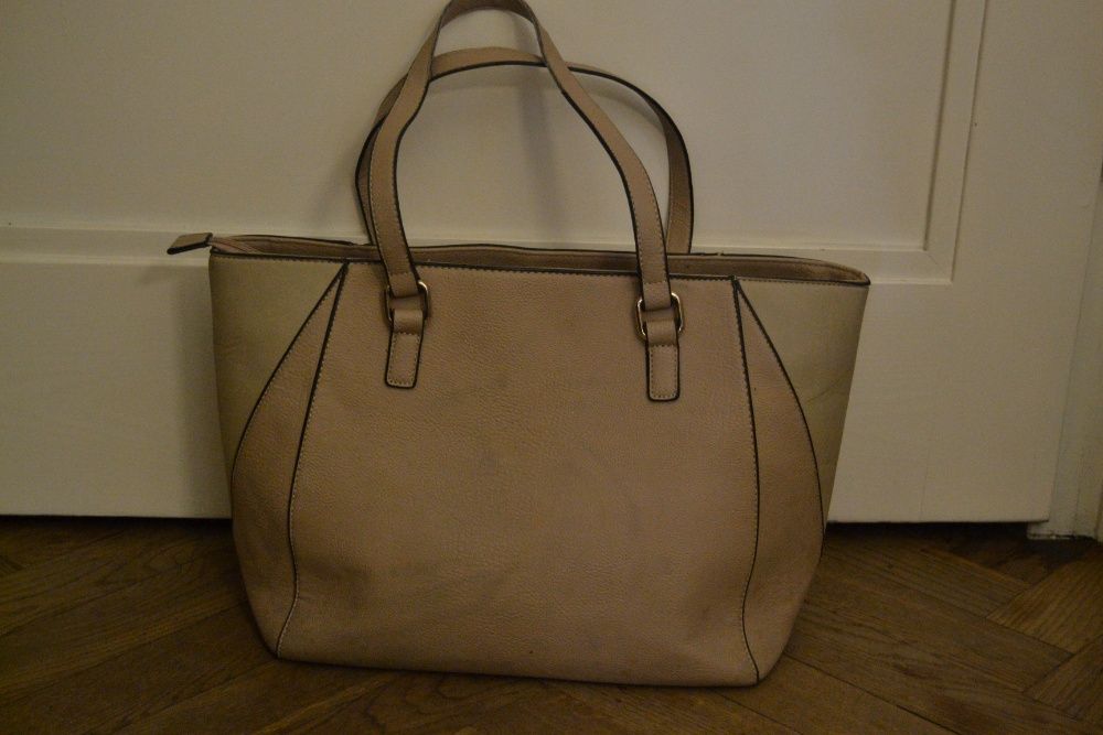 Beżowa torebka New Look ażurowe wzorki A4 złote wykończenia kuferek