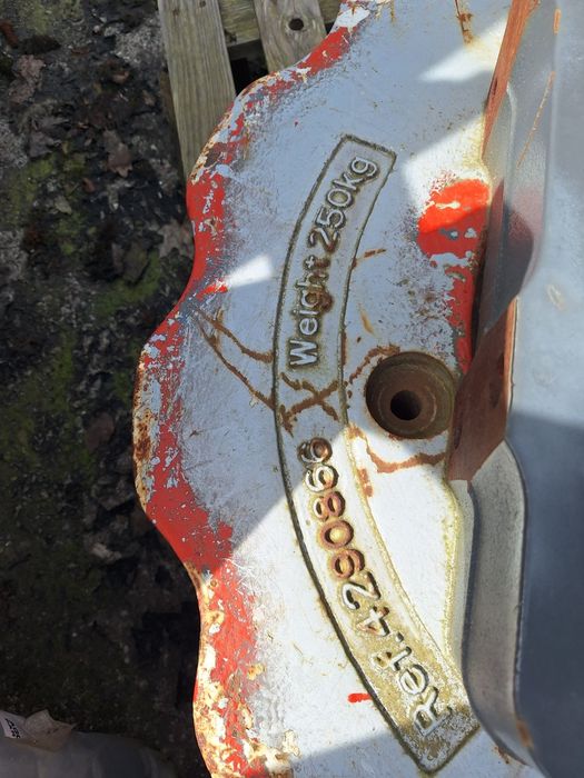 Obciążniki do ciągników MF 250 kg.