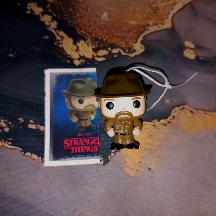 фигурка Хоупера очень странные дела