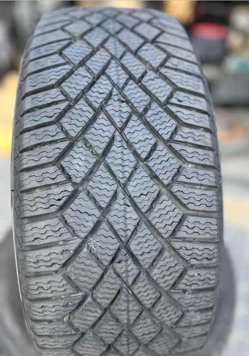 Шини зимові майже нові 205/55 R16 Continental VikingContact7 8+mm