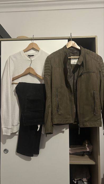 Roupa de homem em bom estado