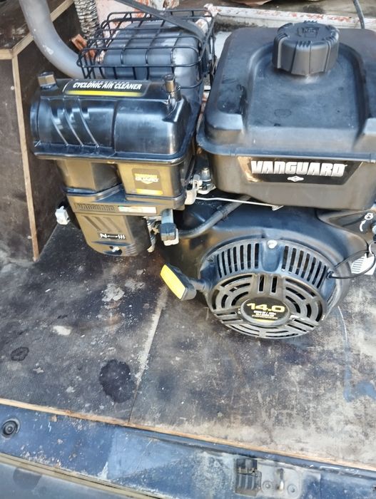 Silnik spalinowy Briggs Stratton Vanguard 14 KM
