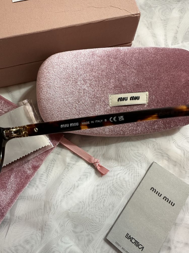 Okulary Miu Miu.