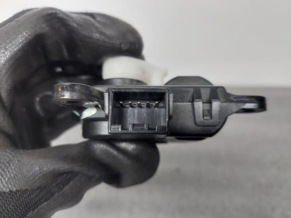 Motor da comporta da sofagem KIA Rio III (UB)