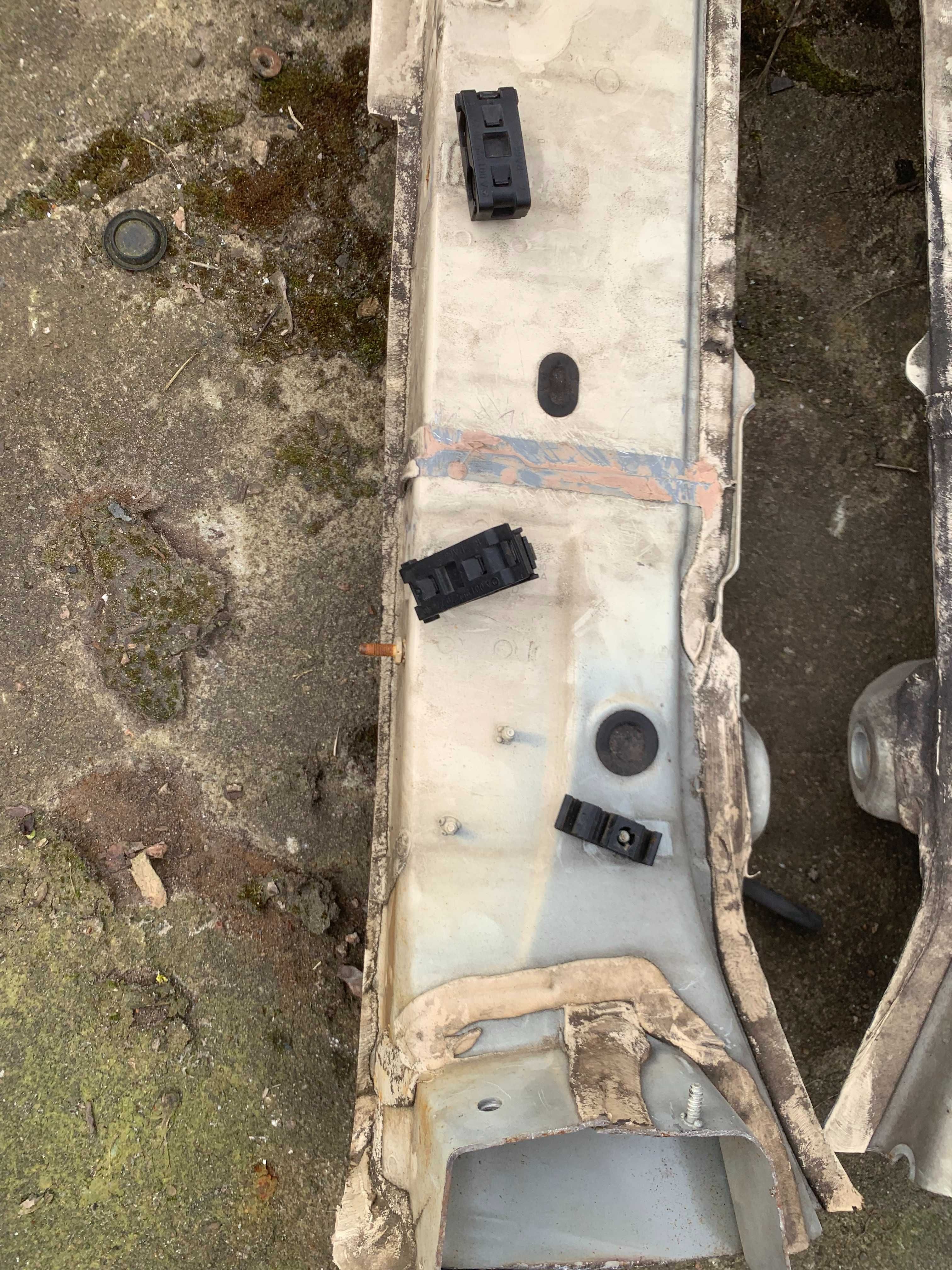 Mercedes CLA W117 GLA W156 podłużnica nosek ćwiartka noga