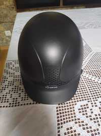 Toque (capacete) Semi-Novo "Fouganza"