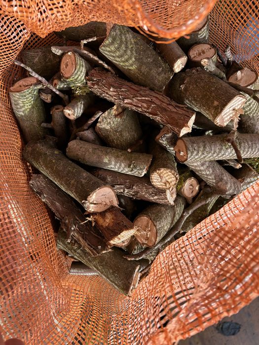 Drewno na opał, suche, gruba zrębka, brykiet