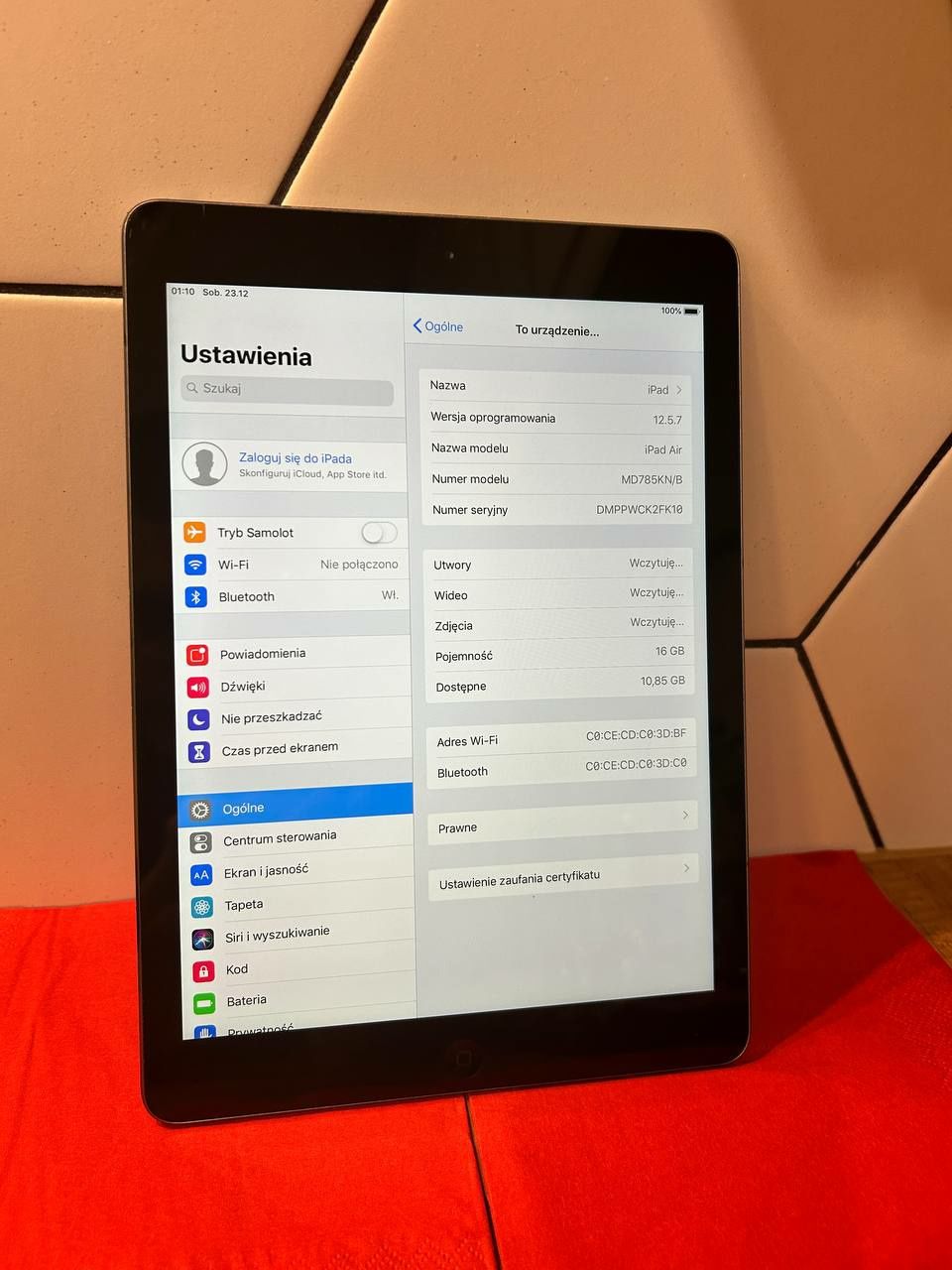 Tablet Apple iPad air - brak uszkodzeń i blokad