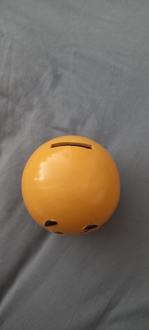 Mealheiro em formato emoji
