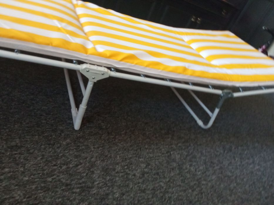 Łóżko polowe,turystyczne z materacem , używane