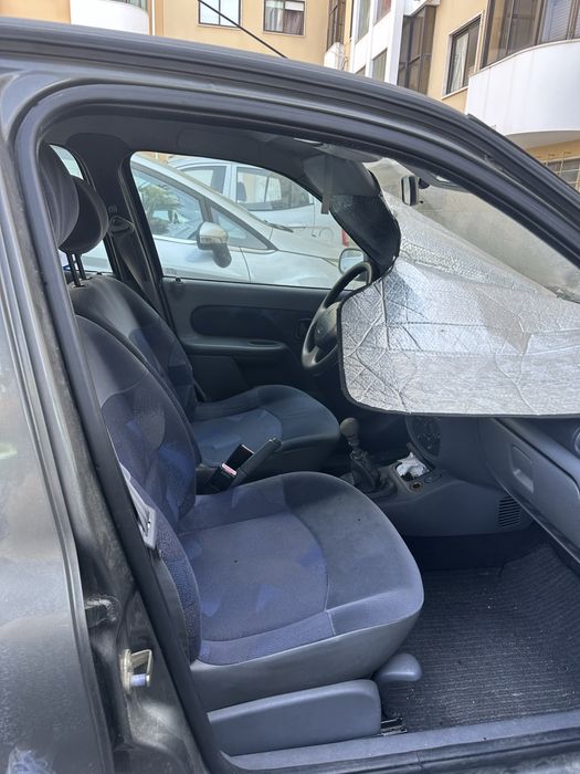 Renault clio cizento