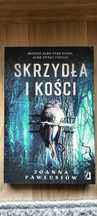 Książka thriller skrzydła i kości Joanna pawłusiów