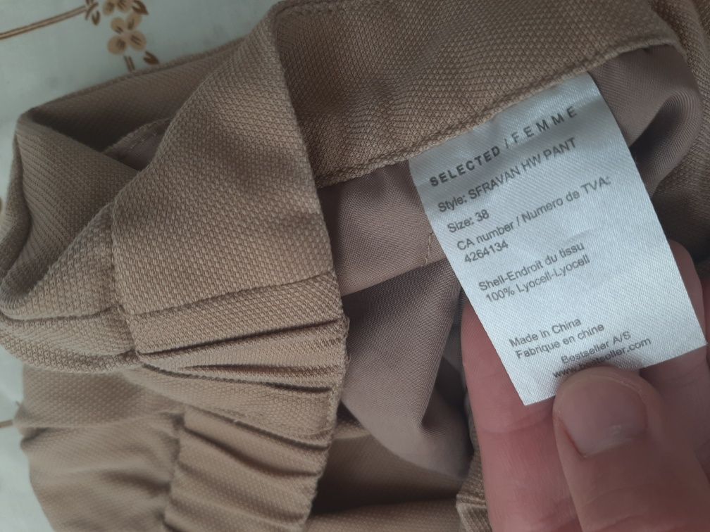 Klasyczne bezowe spodnie selected femme 38 M