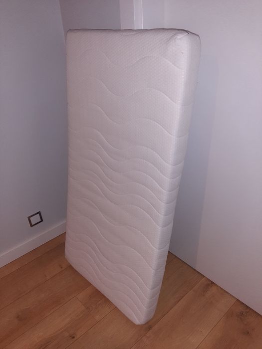 Materac do łóżka dziecięcego piankowy jak nowy