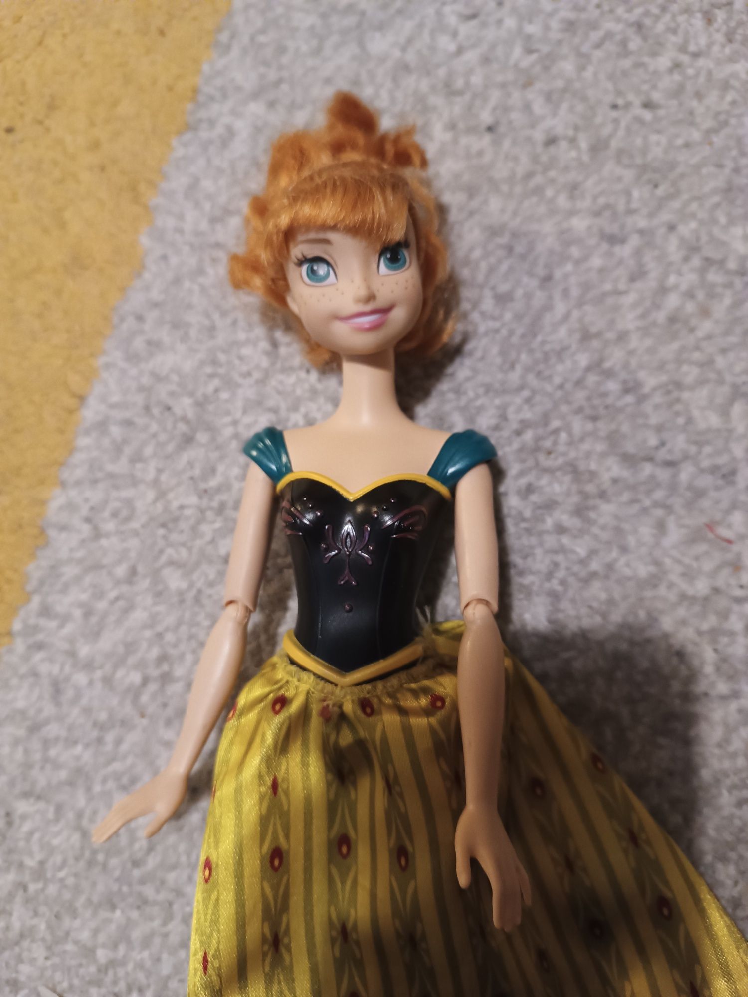 Hasbro lalka Anna kraina lodu nie elsa Cynka Dzwoneczek