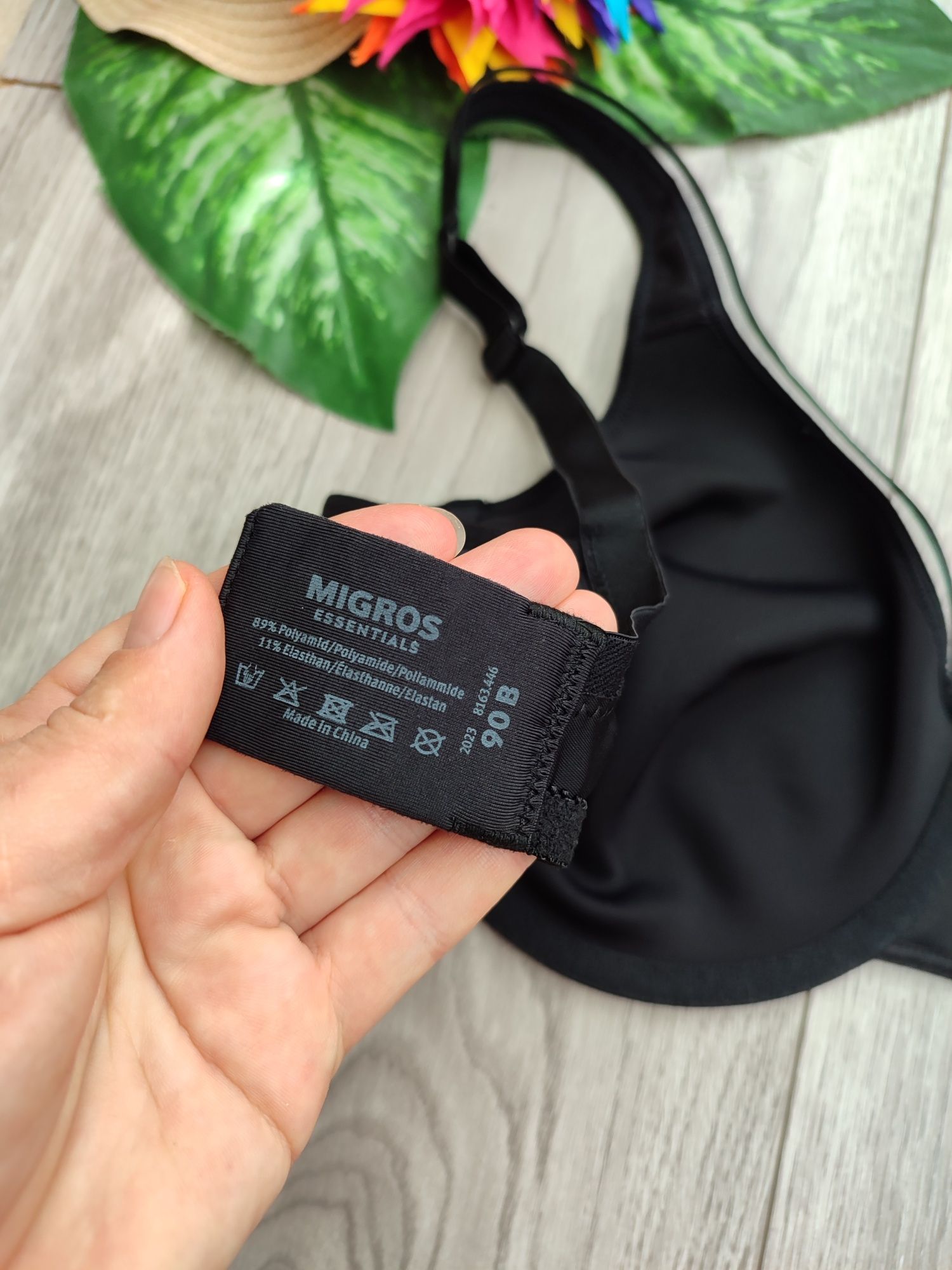 Чорний бюстгальтер з кісточками Migros 90B