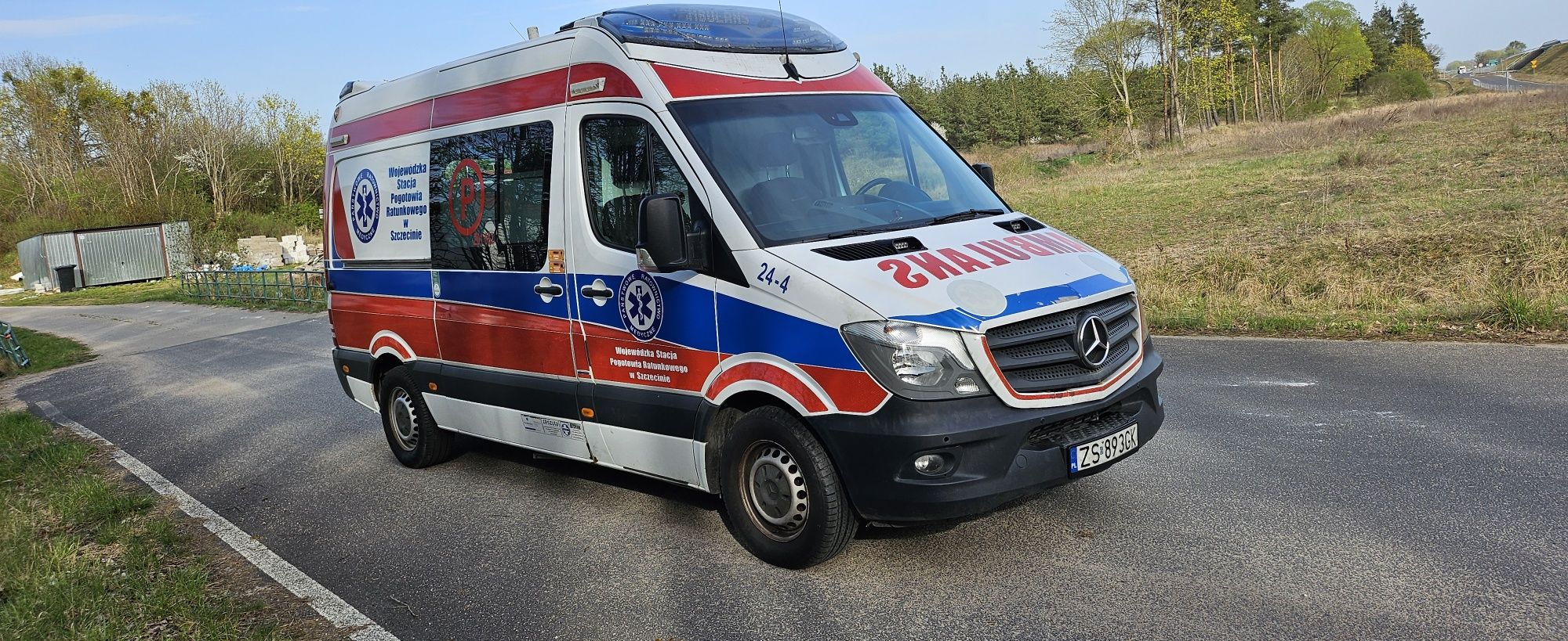 Ambulans karetka Mercedes sprinter  319 v6 automat nosze przejscie 16r