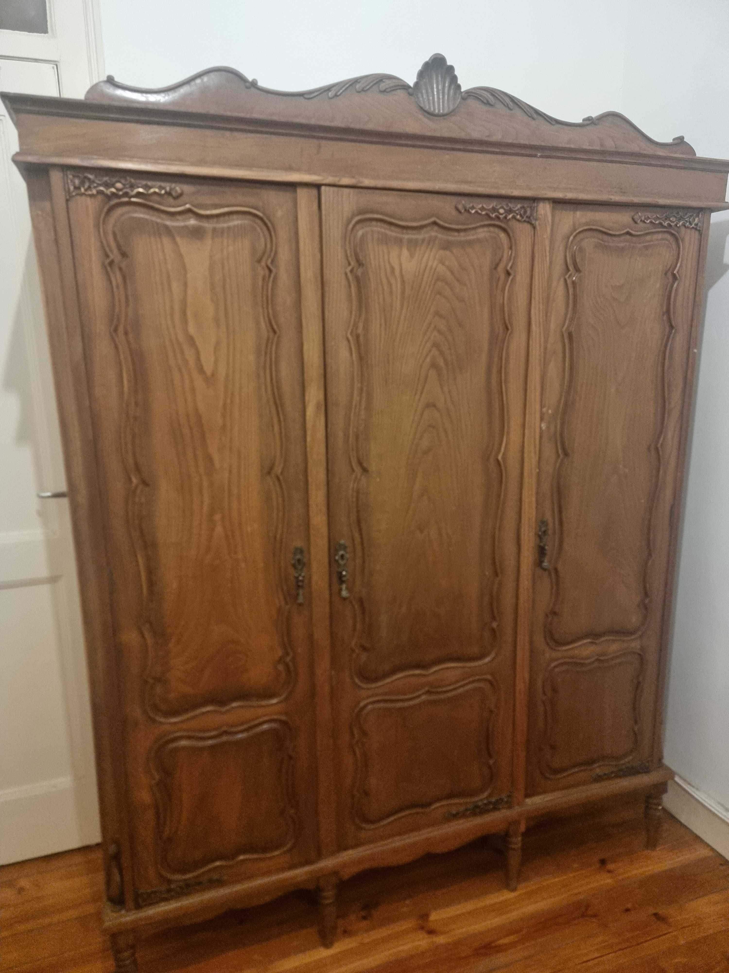 cama de casal com colchoes e cama de solteiro