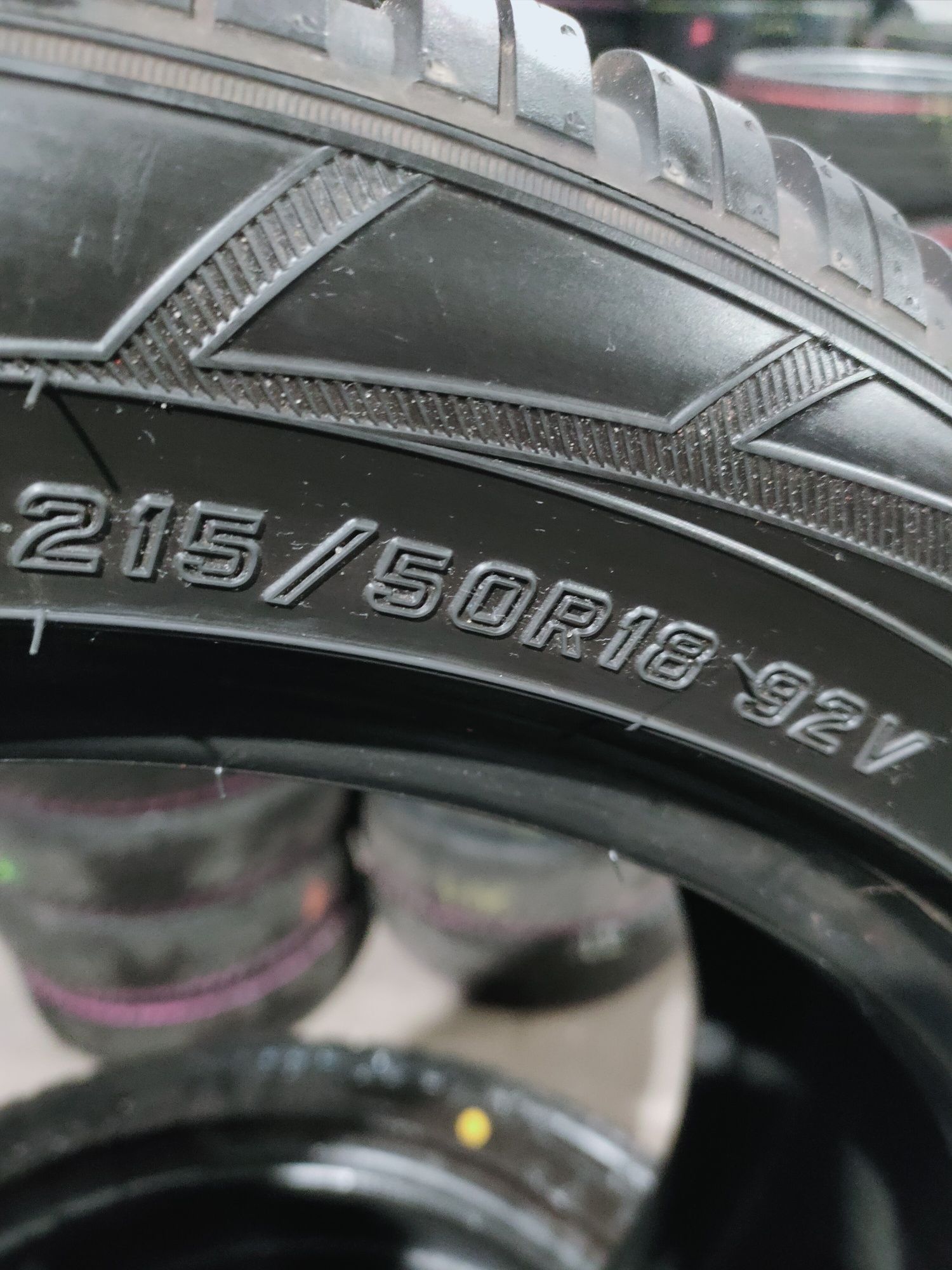 215/50R18 Falken Eurowinter HS01 2022r DEMO (8,5mm)