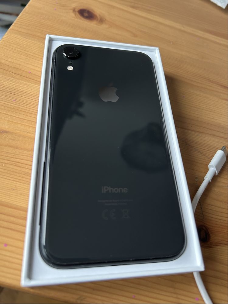 Apple iPhone Xr z pudelkiem