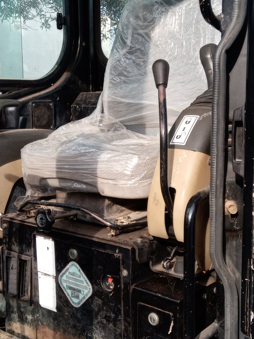 Vendo mini giratória Caterpillar 303 CR