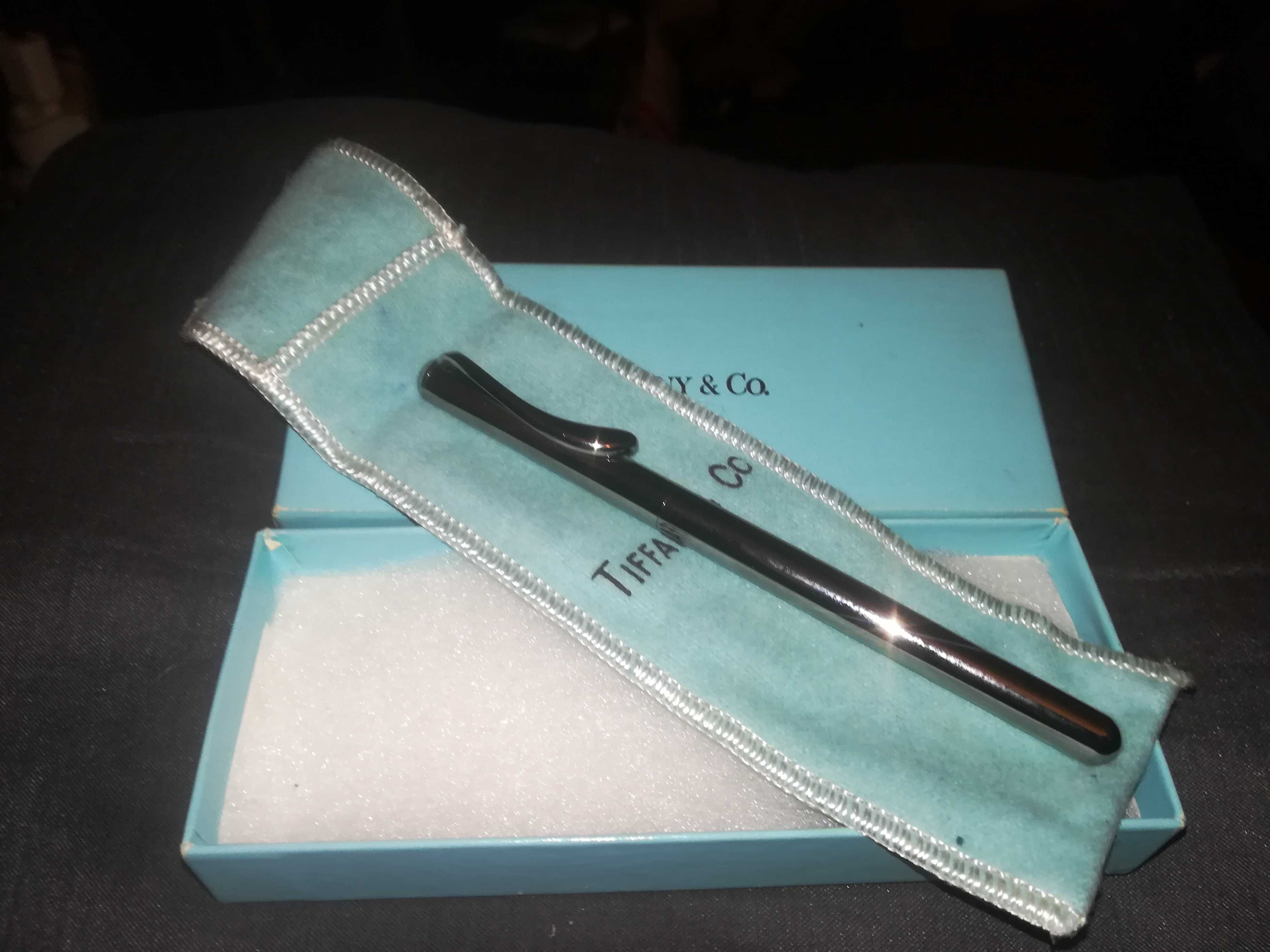 Srebrny długopis Tiffany & Co. projejtu Elsy Peretti cena od 17.11