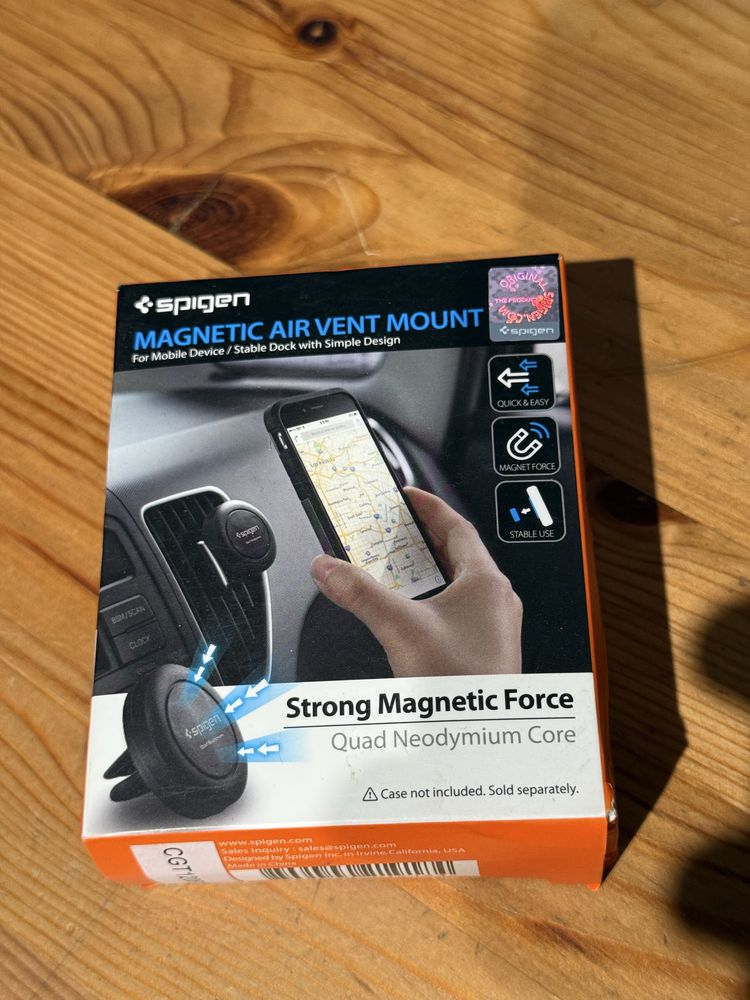 Spigen - magnetic air vent mount