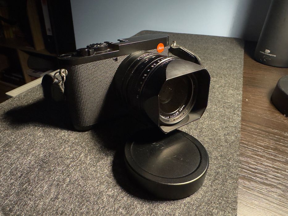 Leica Q2 (майже ідеал) + grip, 2 акуми, фільтр, комплект