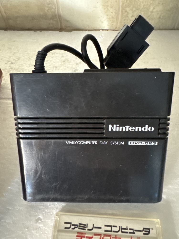 Stacja dyskietek do Nintendo Famicom - Disk System HVC-022 z grą