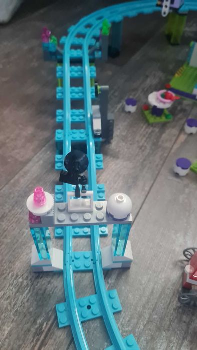 Lego Friends kolejka górska z wesołym miasteczkiem