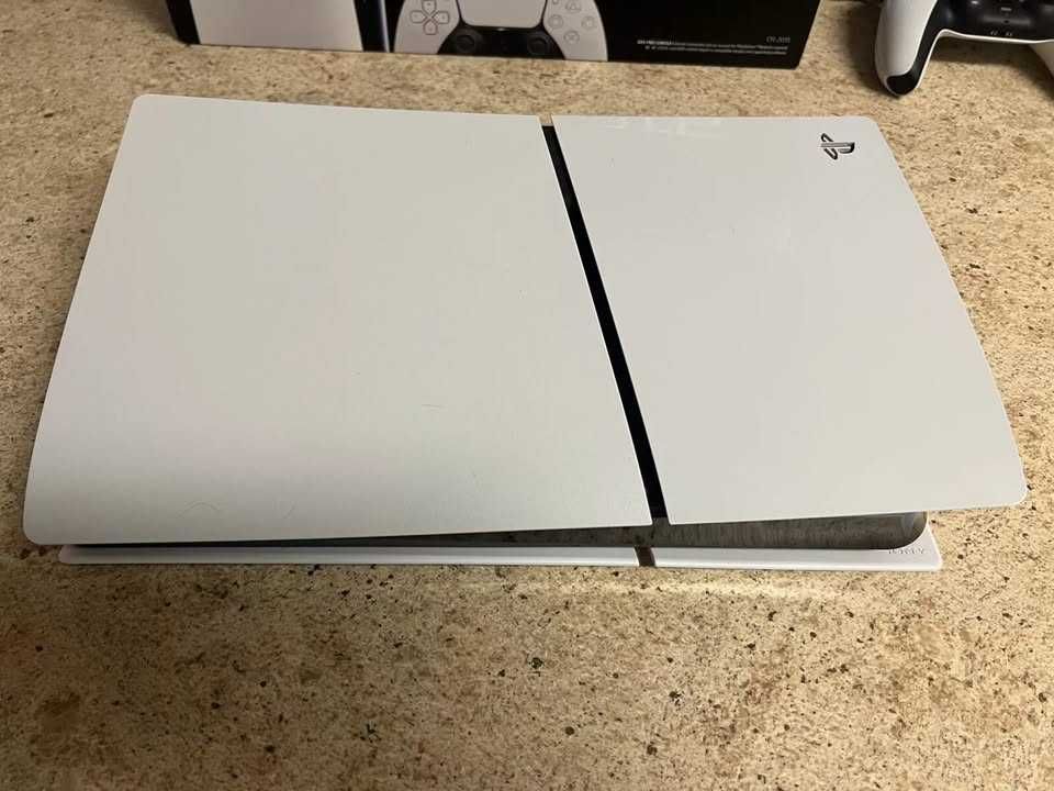 Ps5+Podstawa chłodzaca + Premium2,5 roku + 2 kontrolery Ps Access
