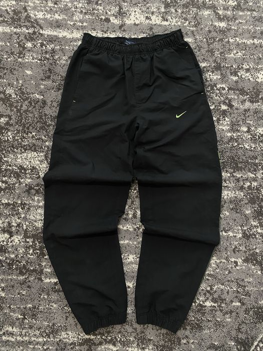 Нейлонові штани Nike vintage baggy С-М розмір чорного кольору
