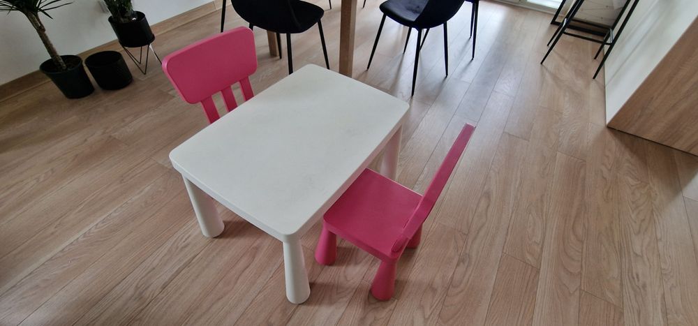 Stolik dziecięcy  i krzesła mamut ikea