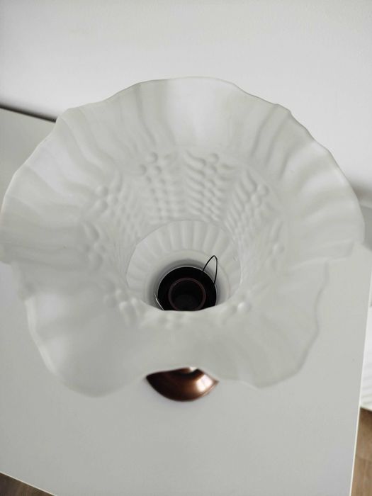 Metalowy toczony Brązowy świecznik z teksturowanym szkłem