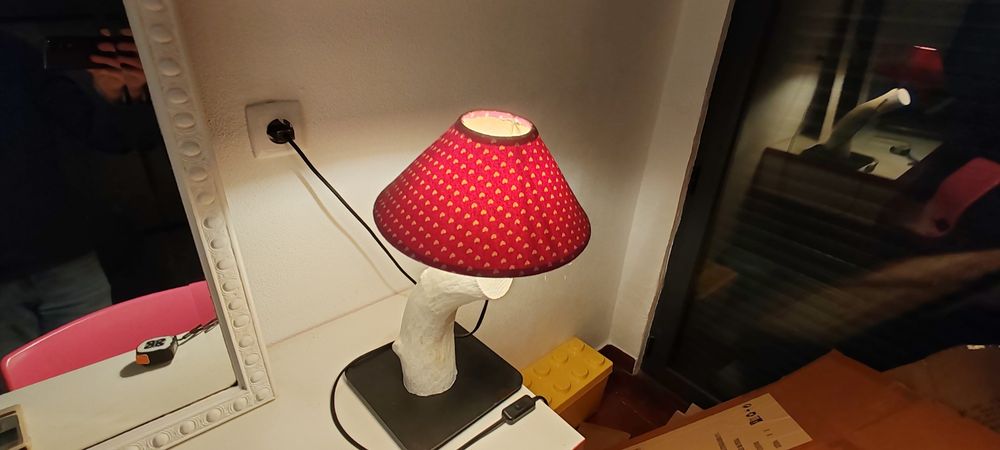 Candeeiro feito de ramo de árvore