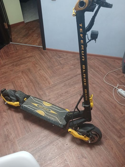Продам електросамокат Blade mini
