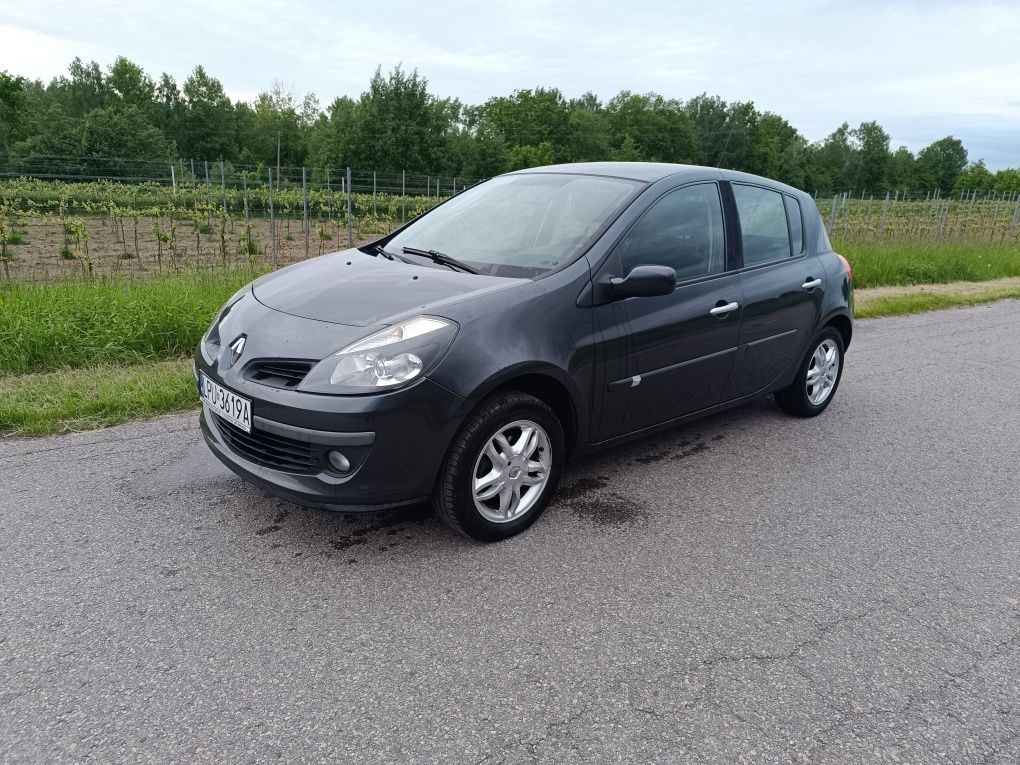 Renault Clio klima dwa kpl opon zarejestrowany hak