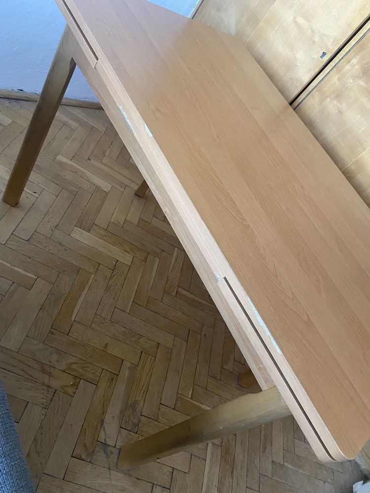 Stoł rozkladany do salonu