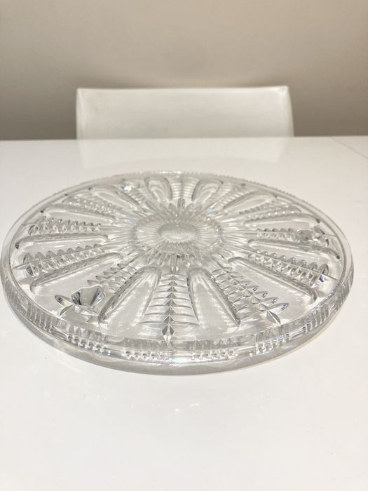 Кришталева тортівниця на ніжках