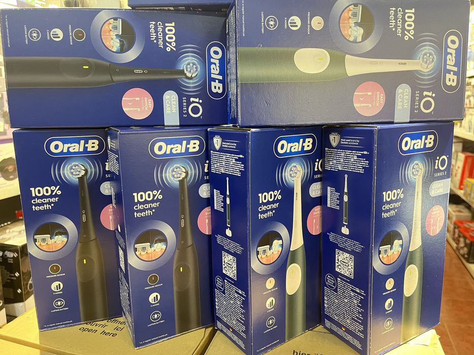 Електрична зубна щітка Oral-B iO Series 2 Clean & Care Ультрачорна,