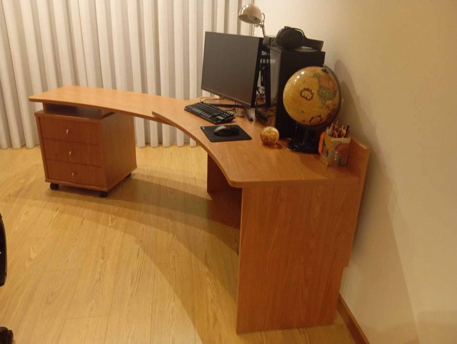 Quarto Completo – 2 Beliches + Secretária + Camiseiro (cor: cerejeira)