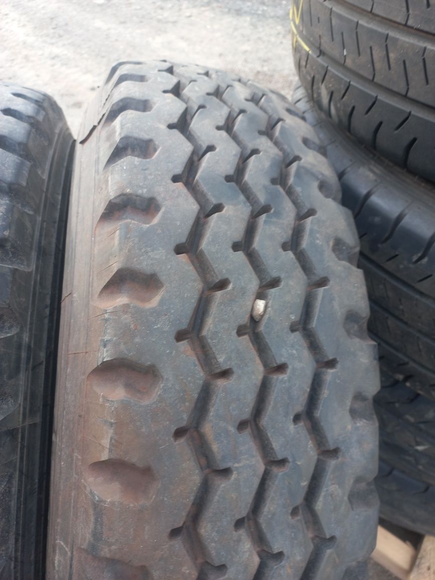 Opony 9.5R17.5 Michelin.