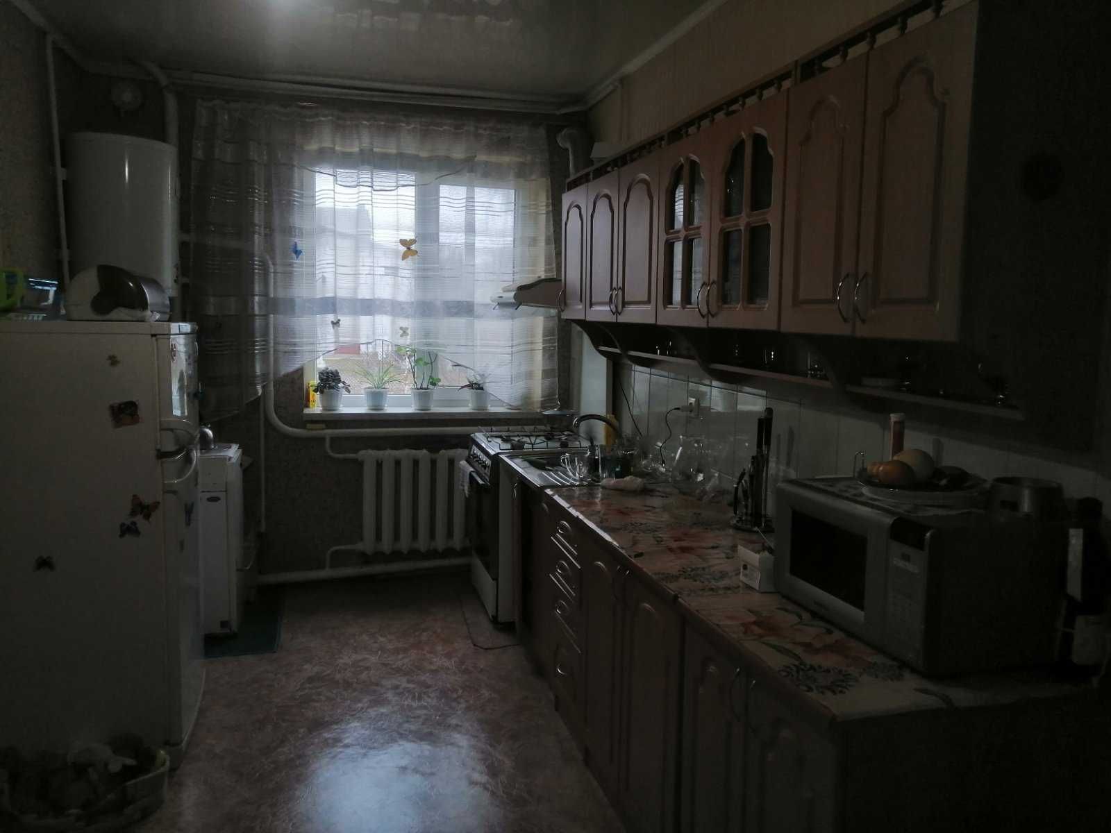 Продам півбудинку в селі Гора Бориспільського рн.35000у.о.Без комісії.
