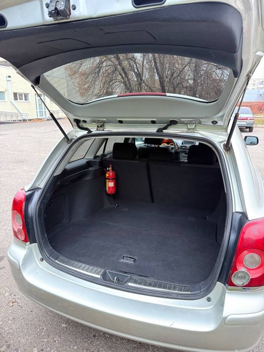 Toyota Avensis 2008р restayling 2,2d механіка 6ступка ідеальний стан