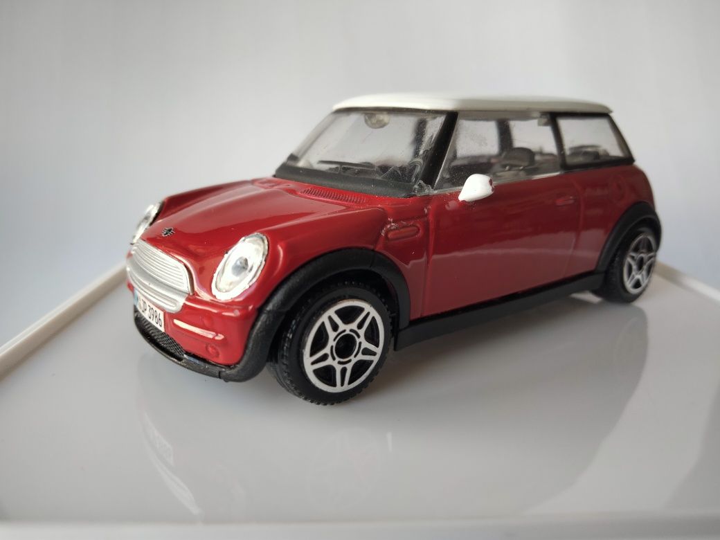 1/43 Mini Cooper - 2005 (Bburago)