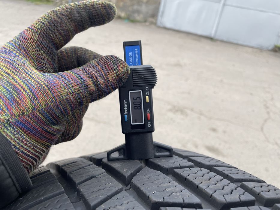 Практично нові зимові шини Continental 225/55 R17