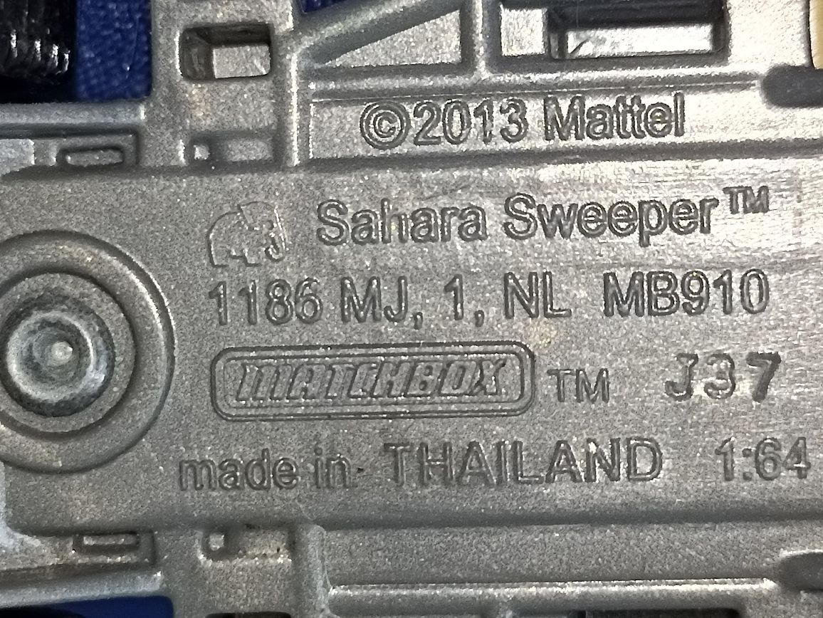 Model wojskowego samochodu zwiadowczego Sahara Sweeper od matchebox